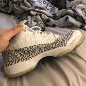 Cobalt 11s Retro Low Jordan